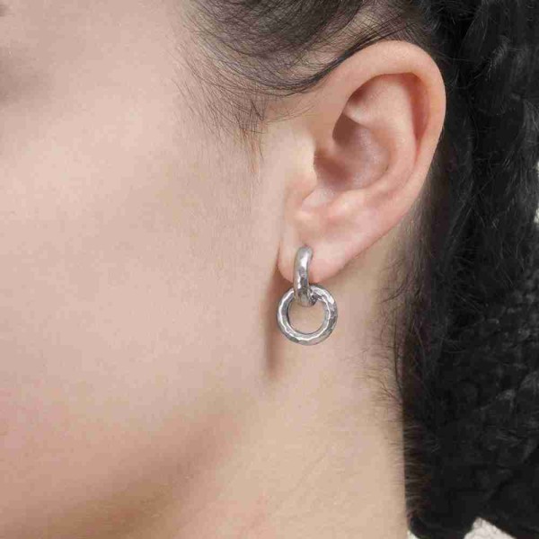 Double hoop earrings with an irregular texture in 925 sterling silver