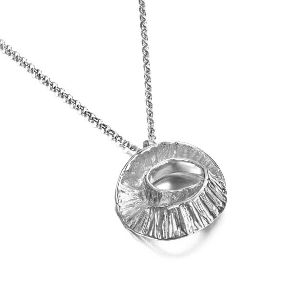 Organic-inspired circular pendant in 925 sterling silver
