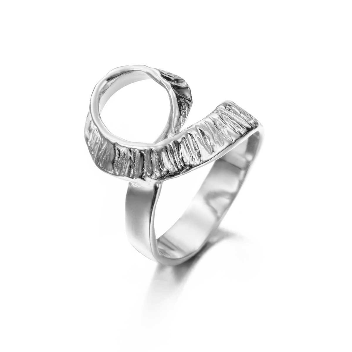 Anillo de textura orgánica en plata de ley 925