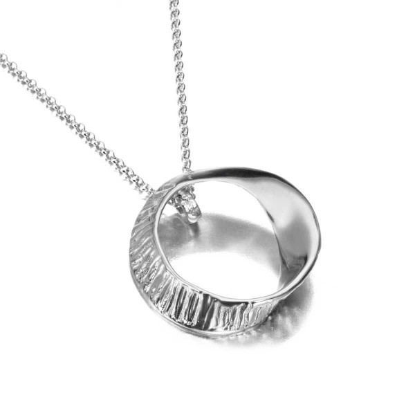 Organic-inspired circular pendant in 925 sterling silver