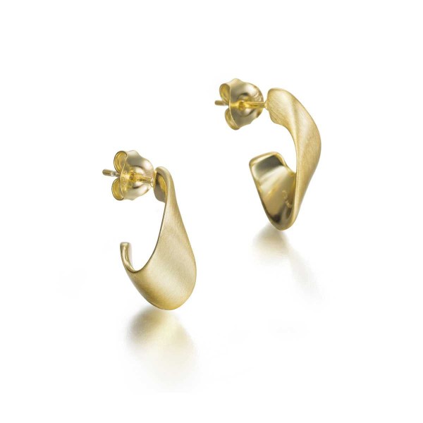 Pendientes curvos de plata con baño de oro 18k
