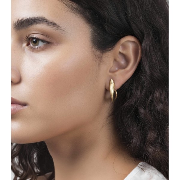 Pendientes entrelazados de plata con baño de oro 18k
